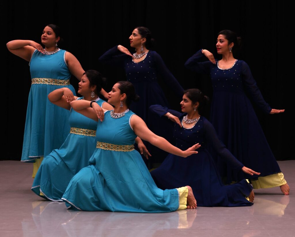 Aparjita Burwhal Dancers in aqua and navy dresses